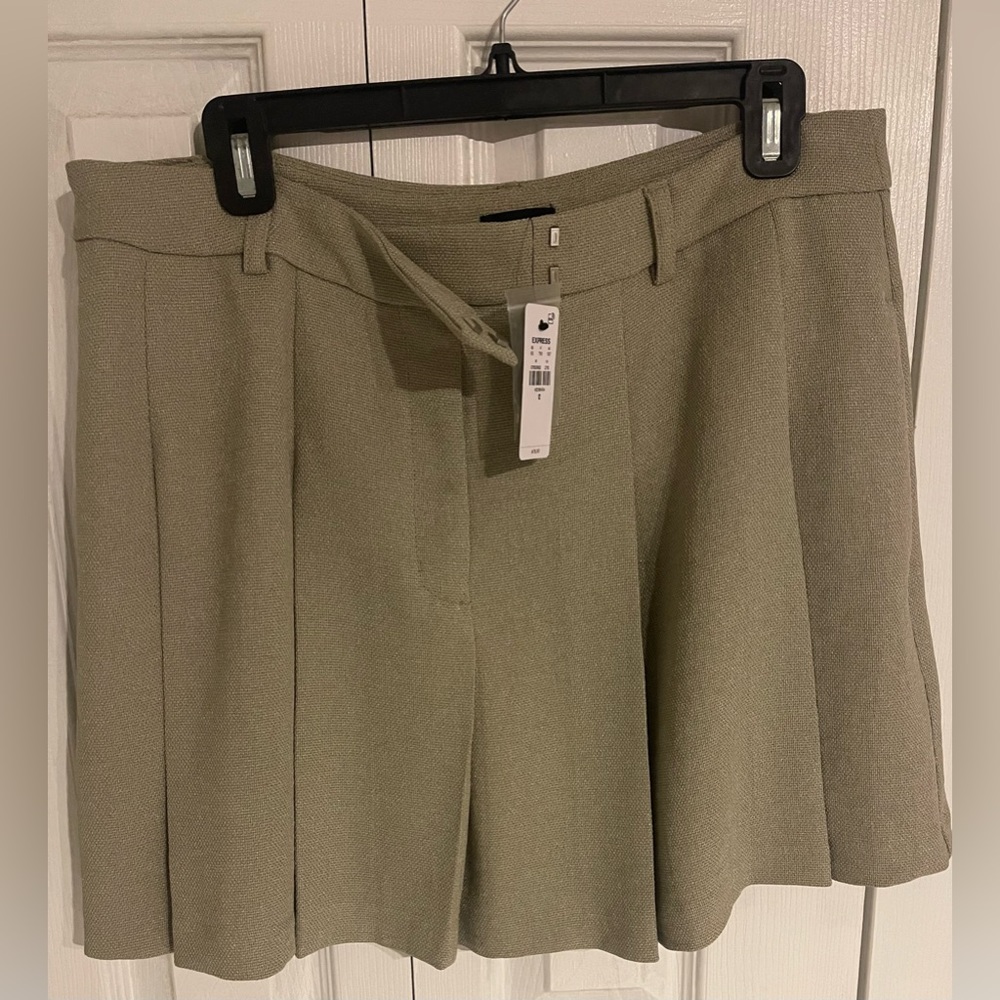 Express Textured Taupe pleated mini skirt